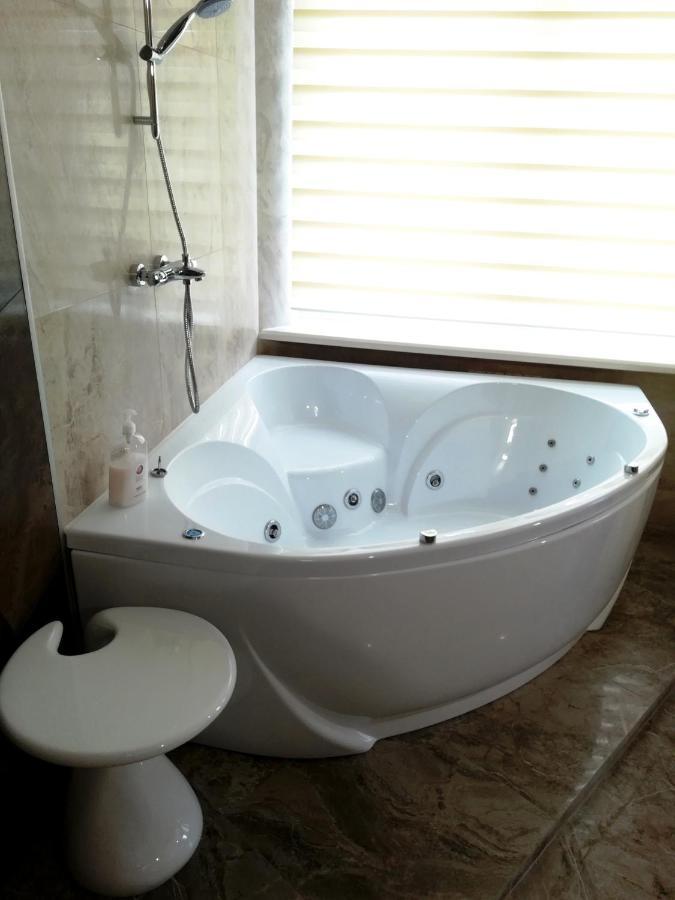 Jacuzzi New Loft Apartcomplex Kaskad, Минск - Центр Города ミンスク エクステリア 写真