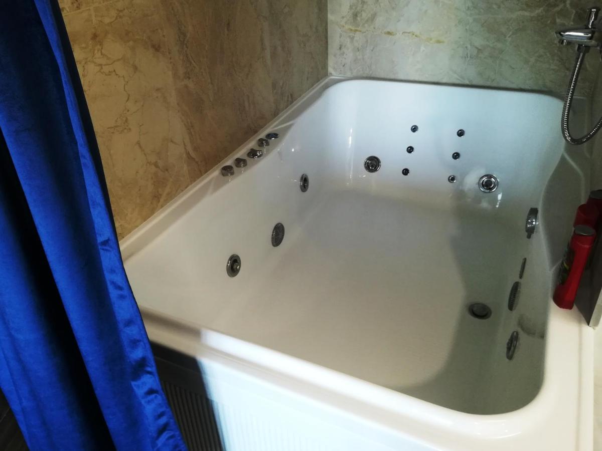 Jacuzzi New Loft Apartcomplex Kaskad, Минск - Центр Города ミンスク エクステリア 写真