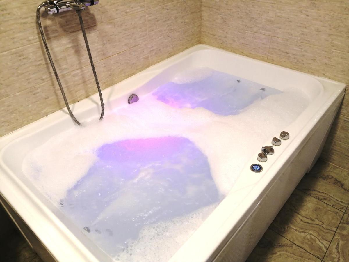 Jacuzzi New Loft Apartcomplex Kaskad, Минск - Центр Города ミンスク エクステリア 写真